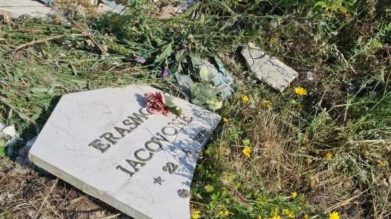Scempio terribile: distrutta la lapide commemorativa di Erasmo Iacovone
