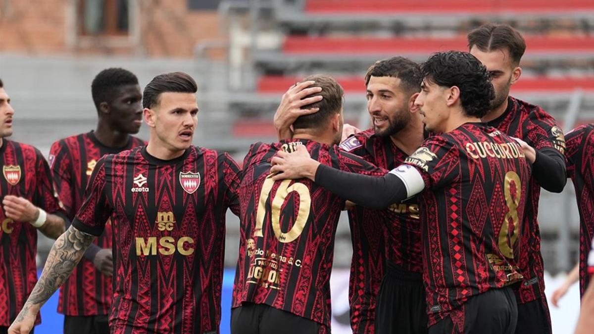 Sorrento, il presidente Cappiello: «Troppi errori arbitrali a nostro sfavore»