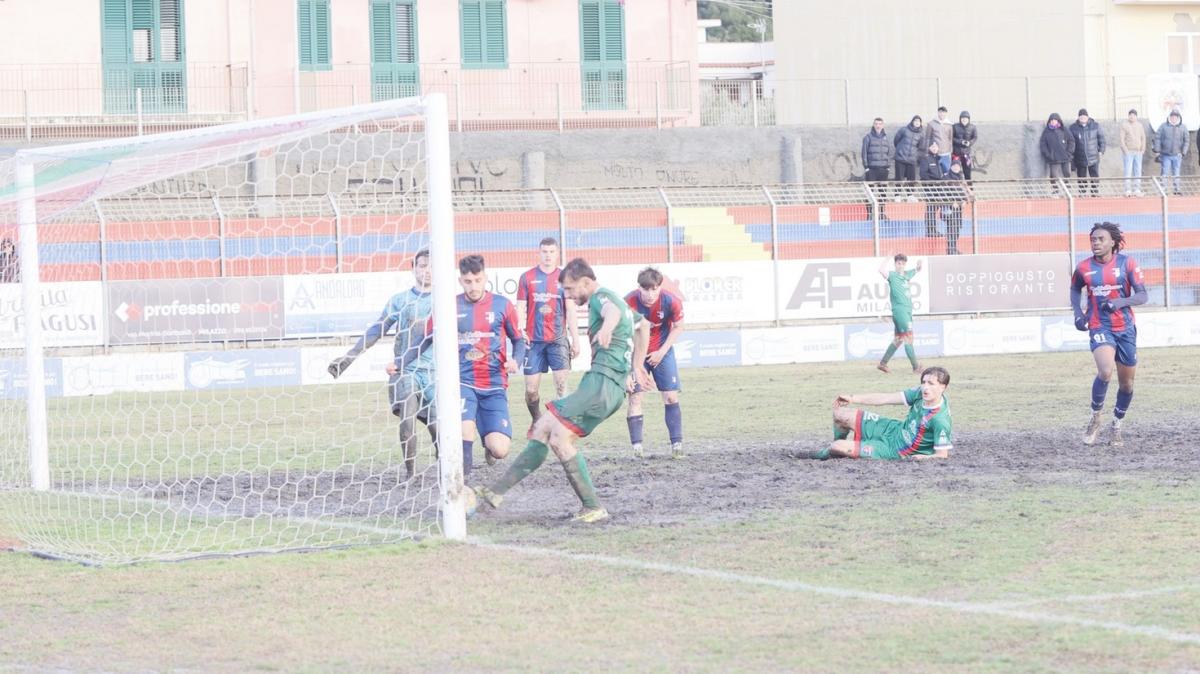 Milazzo, vietato mettere le ciabatte: Catalano alza la tensione per il rush finale