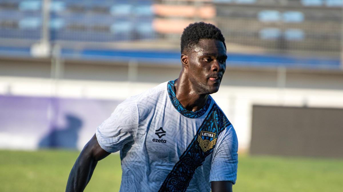 Il Latina cede Ekuban al Renate: addio al centravanti ghanese