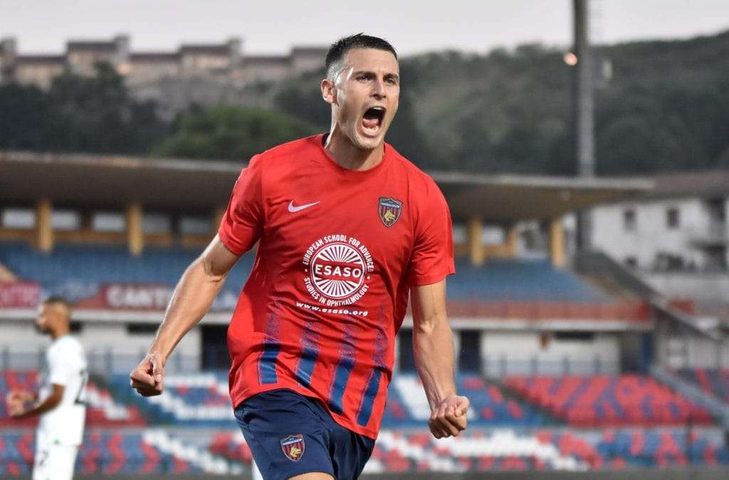 Cosenza, l'infortunio è più grave del previsto: Mazzocchi out, ecco la verità sulla spalla