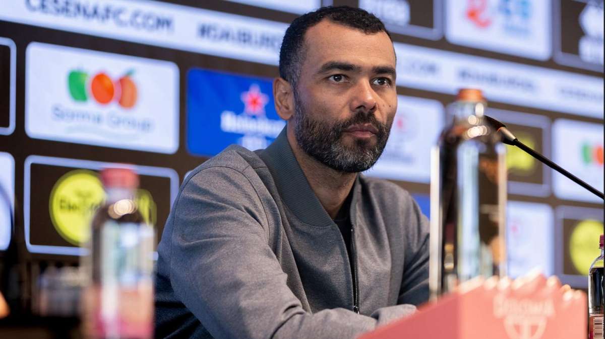 Ashley Cole al Cesena: «Non giocherò con cinque difensori ad aspettare, serve un’altra mentalità»