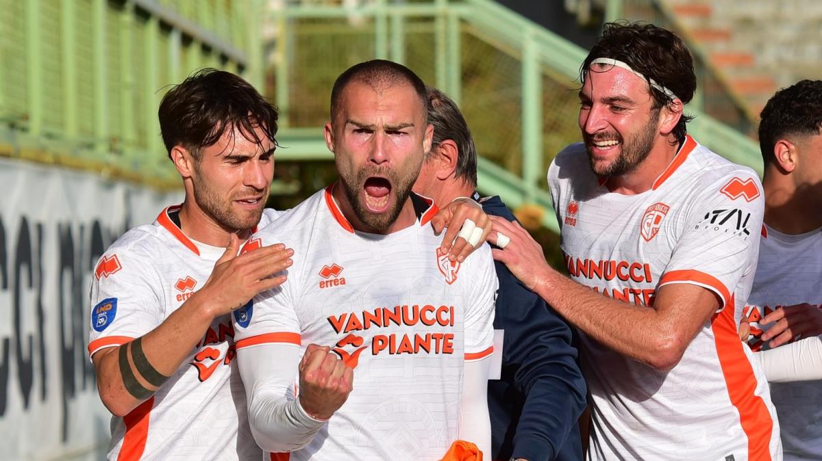 Poker d'arancio: Pistoiese show, Sant'Angelo travolto 4-1 e primo posto blindato