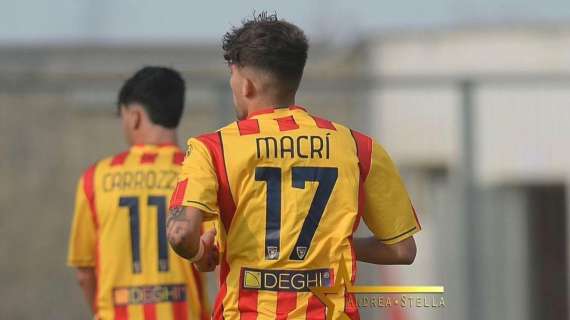Un centrocampista del Lecce piace a Reggina e Siena