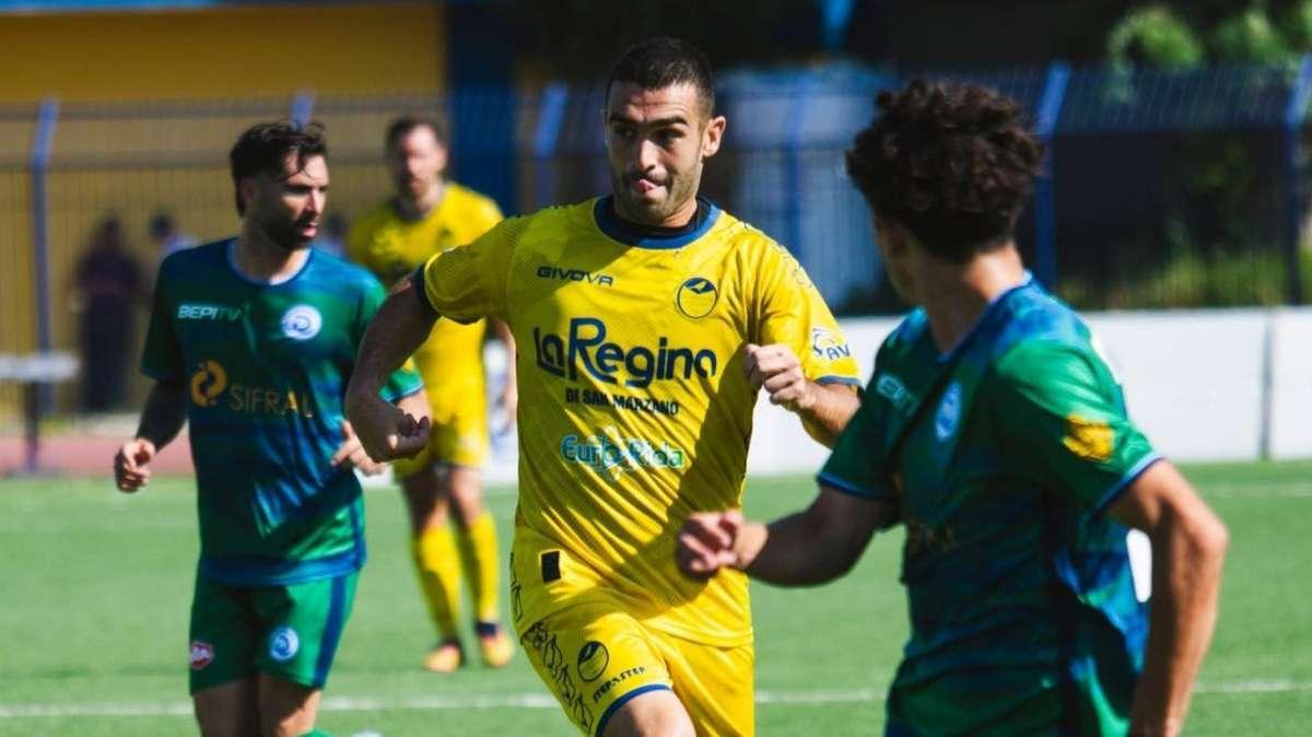 Acquadro rinnova con la Scafatese: il centrocampista dello scudetto resta in gialloblù