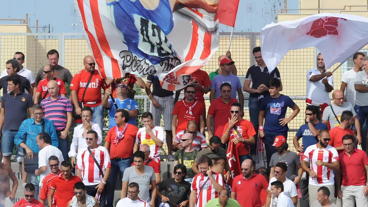 8000 cuori biancorossi per la festa promozione: il Barletta travolge l'Acerrana