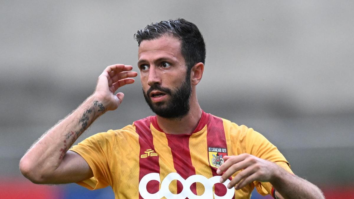 Catanzaro ipoteca la finale: Palermo travolto 3-0