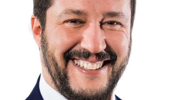 Salvini uomo di m***a. L'ex ministro degli interni contestato al Barbera