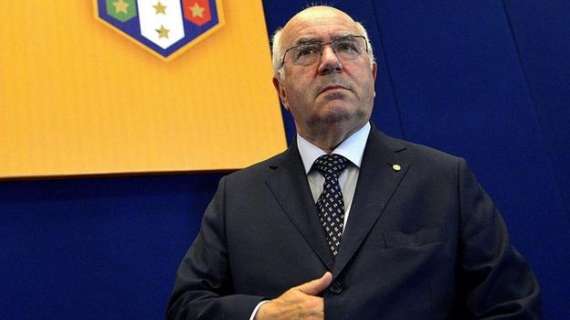 Accuse di brogli: Tavecchio rischia il cartellino rosso e fa tremare la FIGC