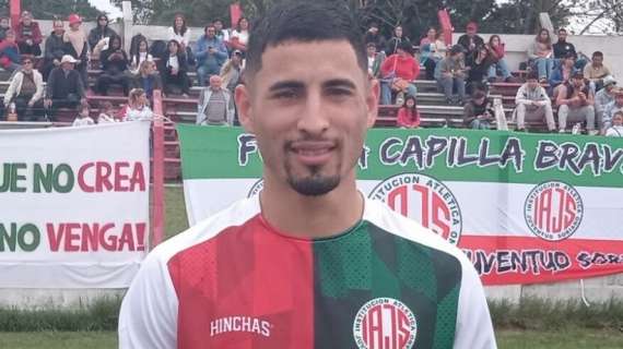 Attaccante dilettante fa 57 gol in 39 gare e viene convocato dall'Uruguay