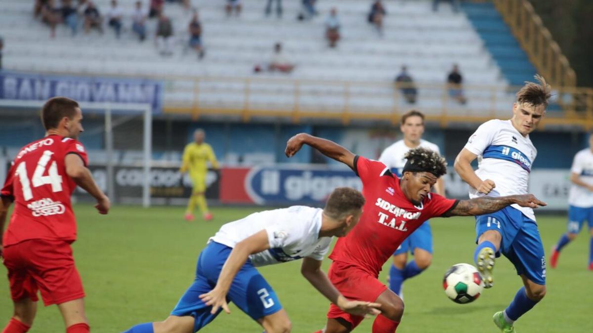 Sarnese, Mamona ai saluti: tre club sull'attaccante