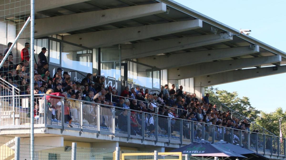 Caronnese travolgente: cinquina alla Rhodense sotto la pioggia