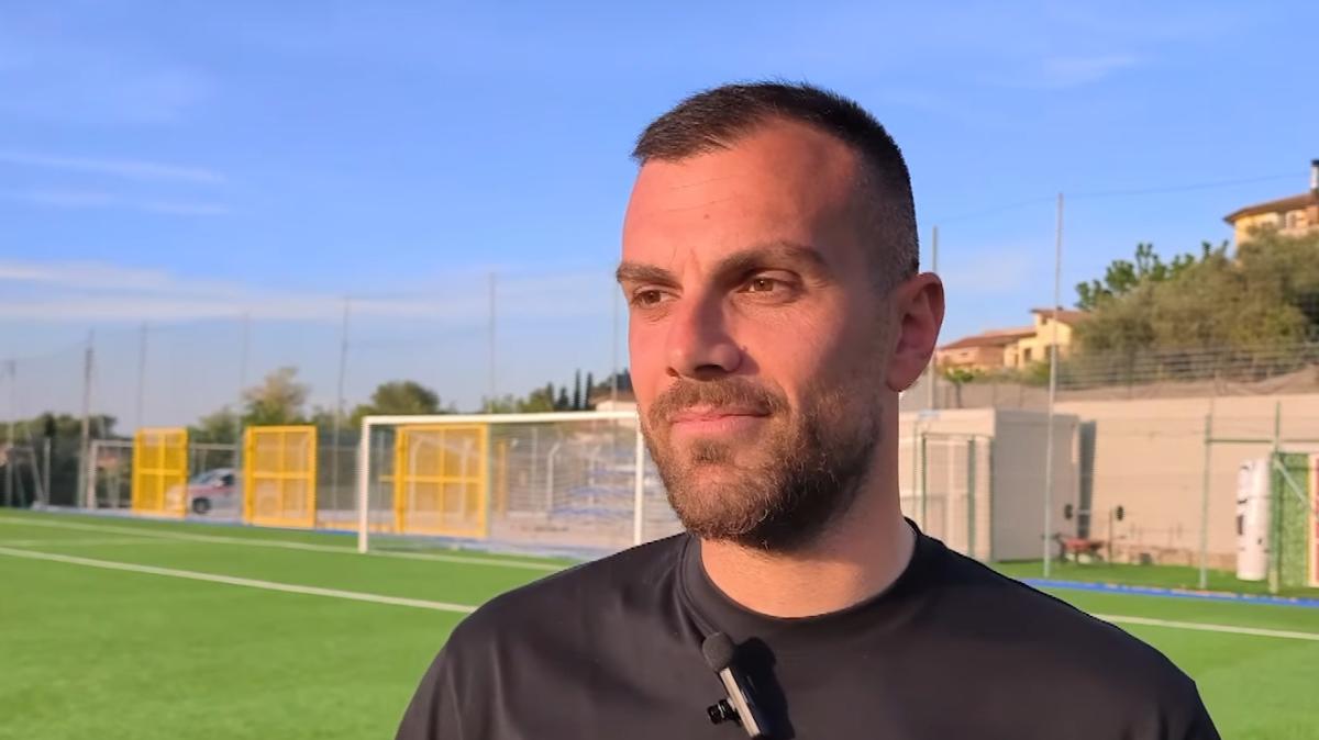 Devito: «Ad Angri un miracolo sportivo. Il calcio di oggi? Ostaggio di "prostituzione" e poca competenza»