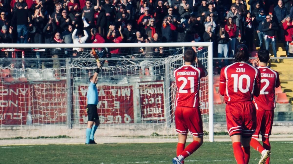Serie D, il punto sul girone F:  Babbi fa volare l'Ancona, il Teramo morde. Ostiamare, ora hai il fiato sul collo