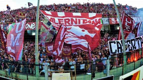 La Salernitana abbraccia i suoi tifosi: premio fedeltà per oltre 4500 abbonati