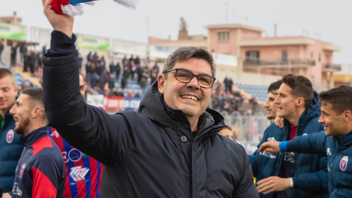 Casarano, il presidente Filograna allarmato: «In 4 partite abbiamo preso 13 gol segnandone appena 3. Questo è un dato su cui bisogna riflettere»