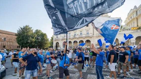 Novara: ieri sera protesta in piazza dei tifosi contro chi ha causato la non iscrizione