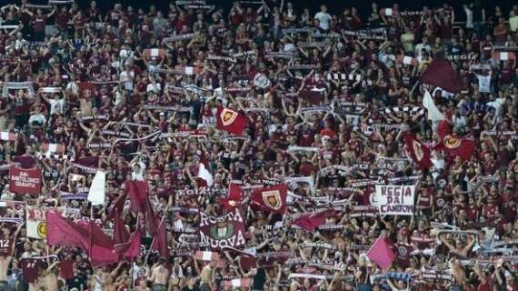 Reggiana, i tifosi protestano per l'aumento dei tagliandi col Modena