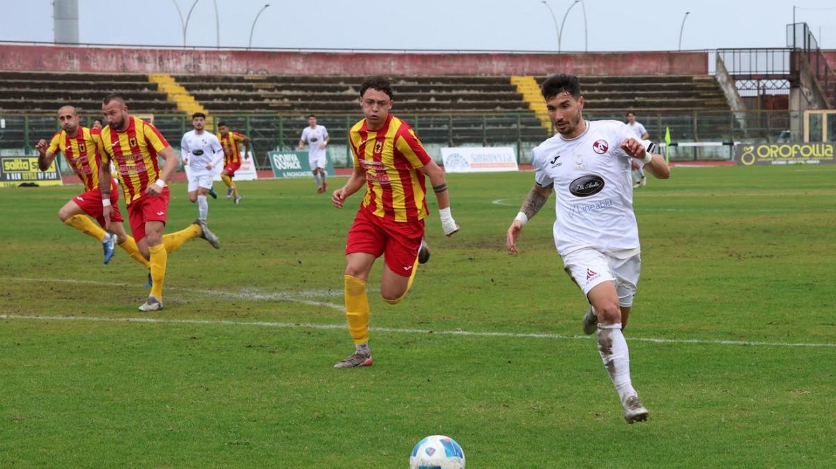 Acireale, che beffa con l'Igea. Accuse pesanti di Morelli: «Rigore inesistente, serve più rispetto»