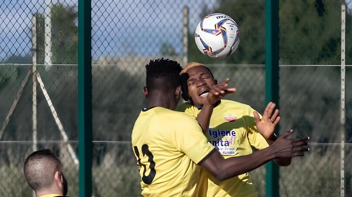 Lutto nel calcio dilettantistico: muore Emmanuel King Okoye durante una partita in Nigeria