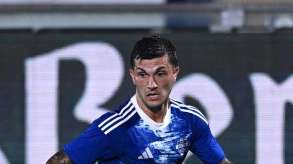 Strefezza approda all'Olympiacos: il brasiliano lascia Como per 8 milioni