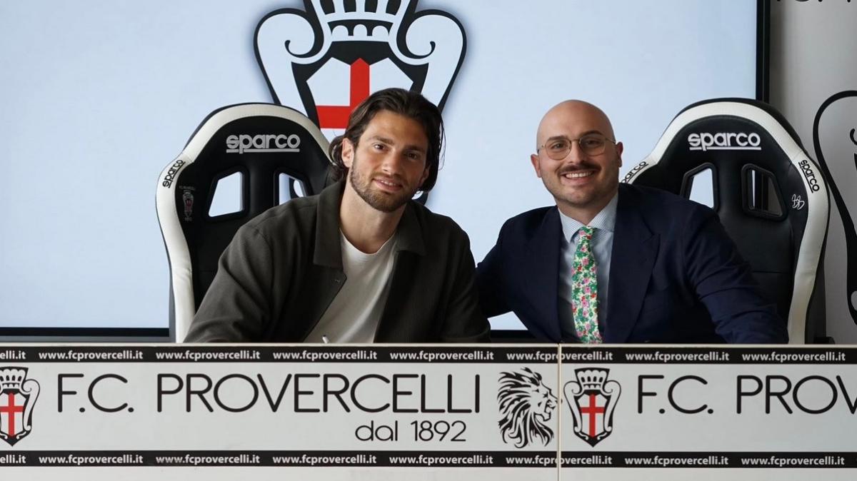 Pro Vercelli, Del Favero rinnova ma scoppia la lite: il commento sulla cravatta accende gli animi