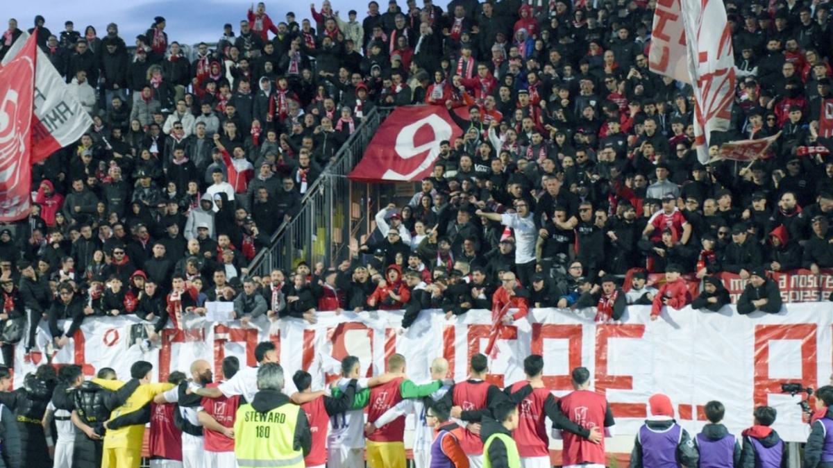 Serie D, il punto sul girone H: Barletta e Martina danno spettacolo, la Paganese frena. Sette finali al termine