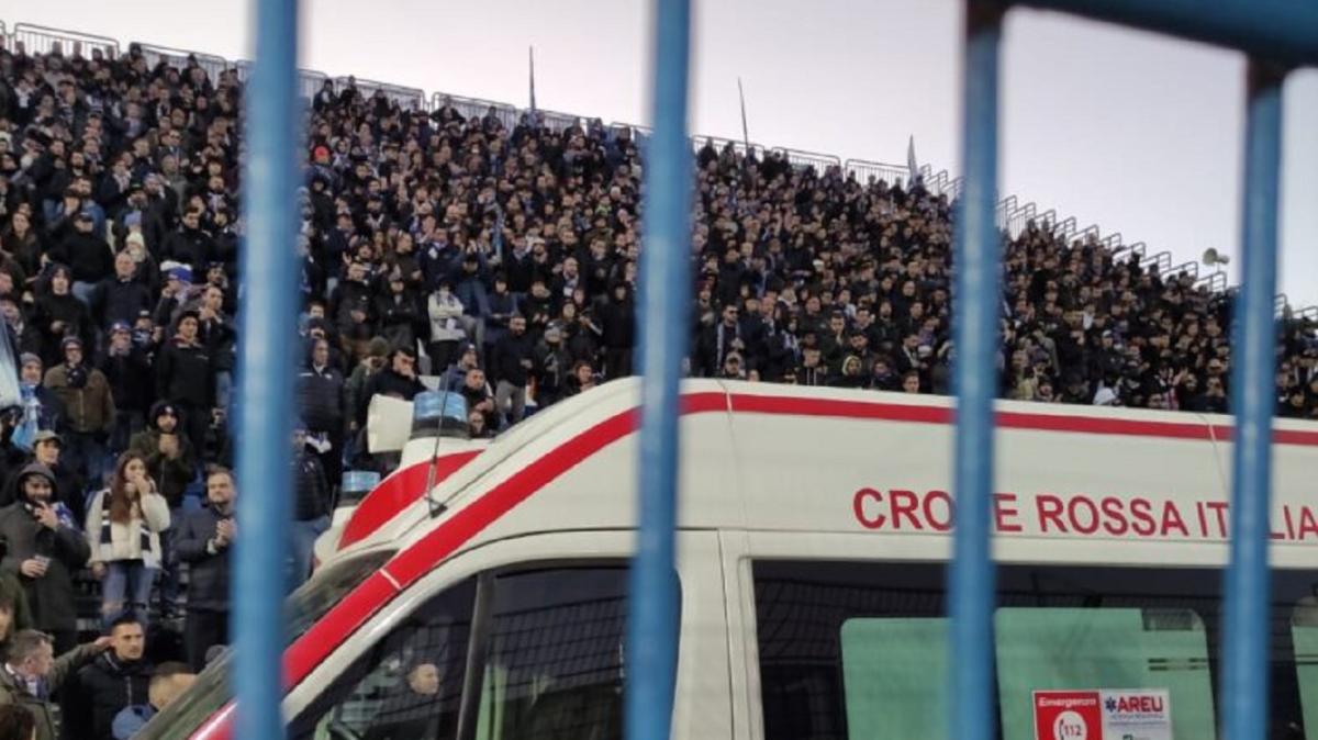 Dramma sfiorato in Serie D: precipita per tre metri dopo il gol, i dettagli