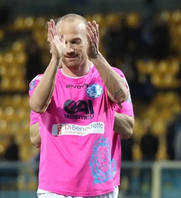 Brindisi e tre club del girone H di Serie D su un 33enne della Gelbison