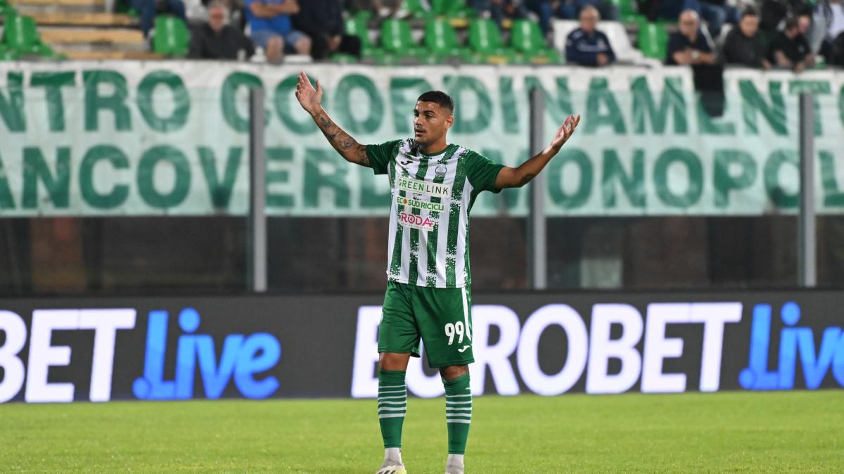 La Cavese cerca il centravanti: Samuele Spalluto è il nuovo obiettivo dei metelliani