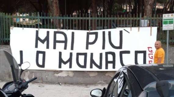 Acr Messina, proteste dei tifosi per l'arrivo di Lo Monaco