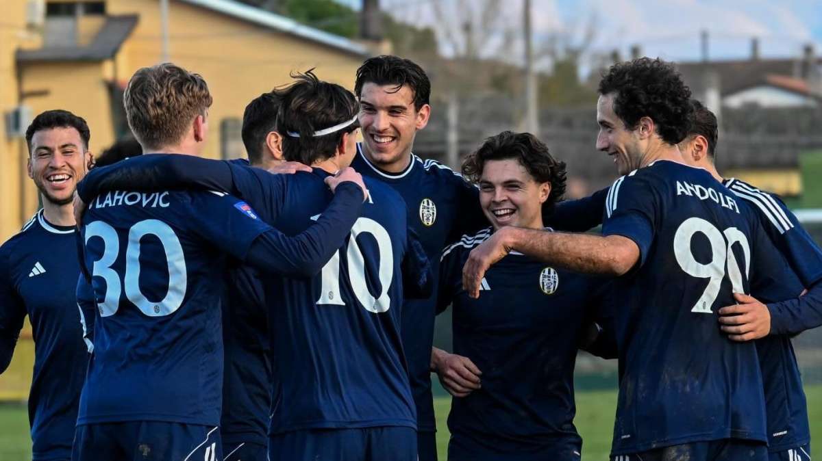 Serie D, il punto sul girone E: La vittoria del Grosseto col Tau vale un pezzo di C. Siena travolgente, il Poggibonsi rialza la testa
