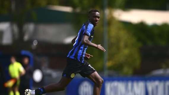 Il bomberino dell'Inter Jamal Idrissou che studia da Thuram