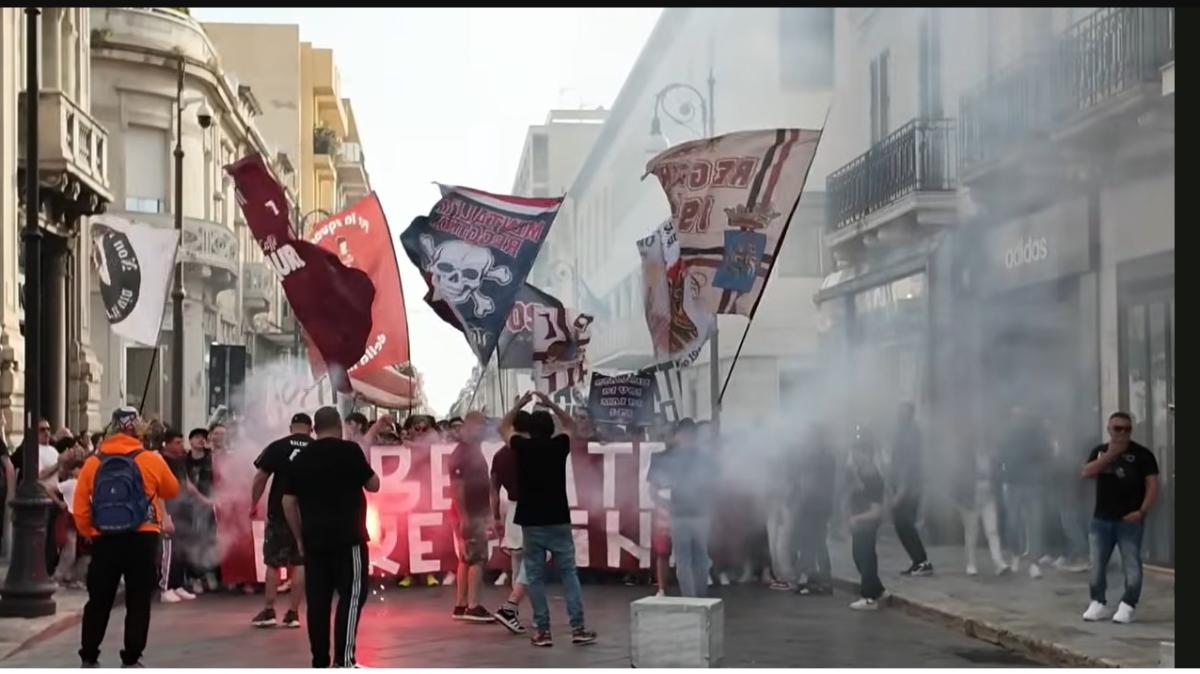 Tifosi Reggina, parla Filloramo: «Ballarino sia trasparente e fissi un prezzo: siamo stanchi dei sottotitoli, deve andarsene»