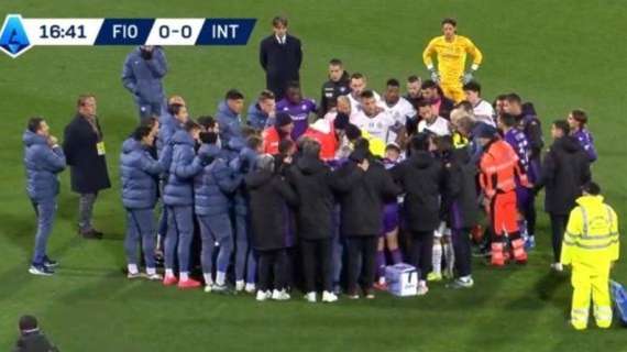 Rinviata Fiorentina - Inter: Bove stramazza al suolo e perde conoscenza, va via in ambulanza