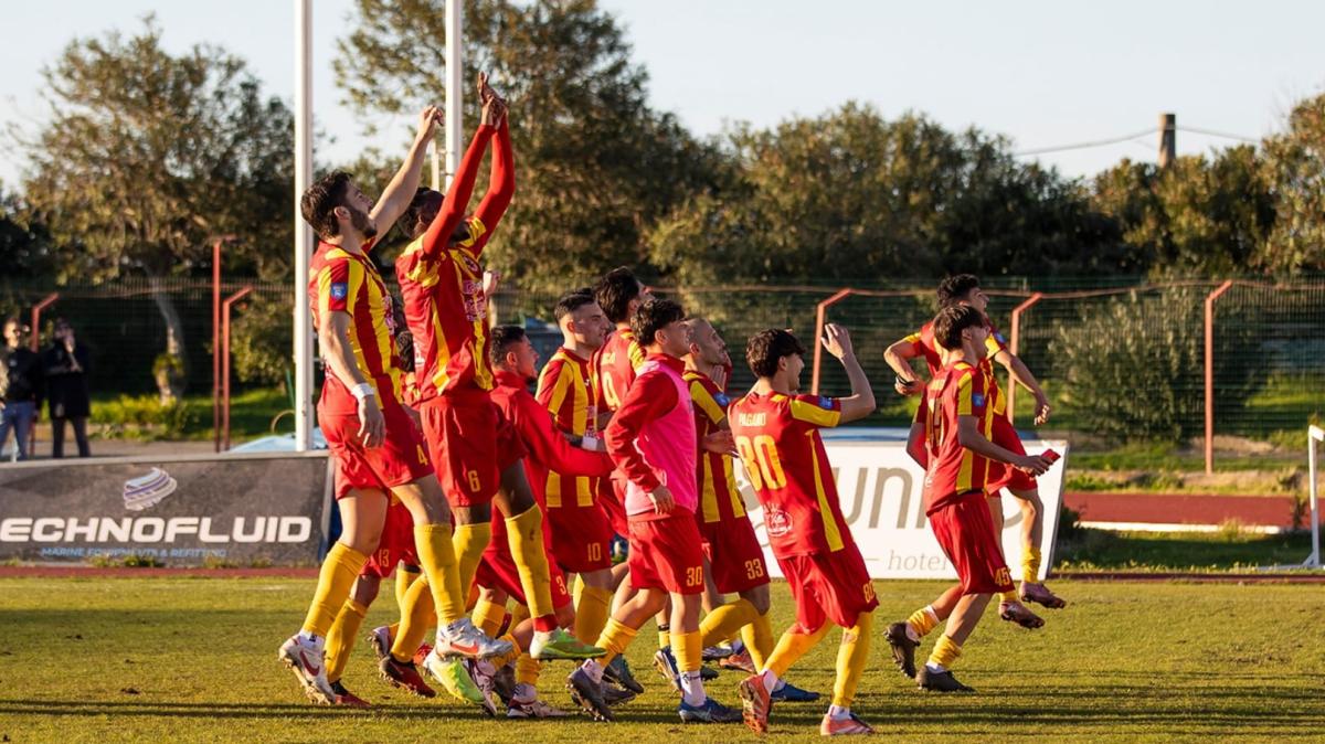 Serie D, il punto sul girone I: La Nuova Igea Virtus aumenta il passo, crolla la Reggina. In coda la situazione è caldissima