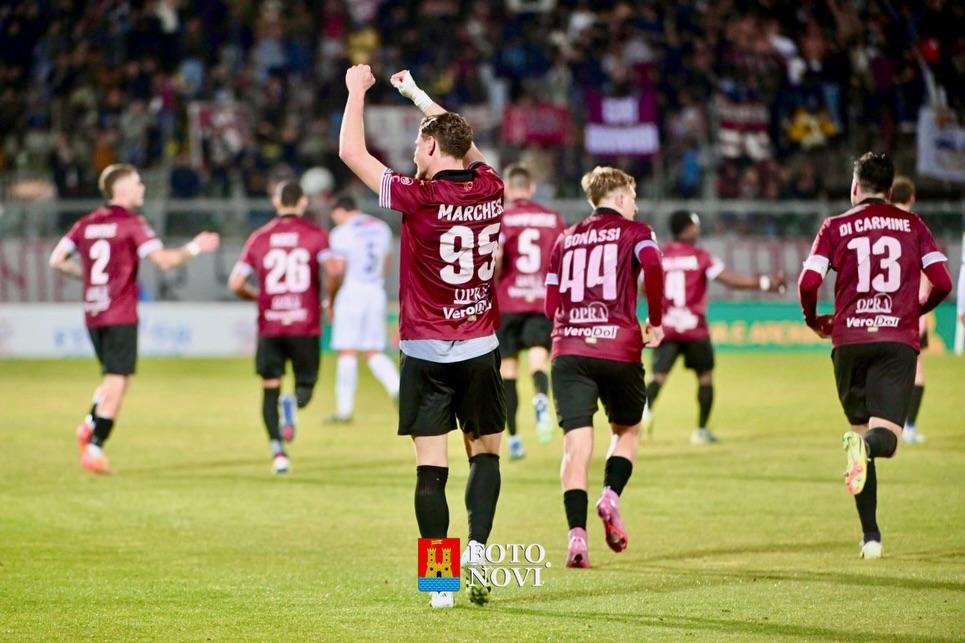 Arezzo-Livorno, derby di fuoco: Dionisi e Peralta pronti a rovinare la festa