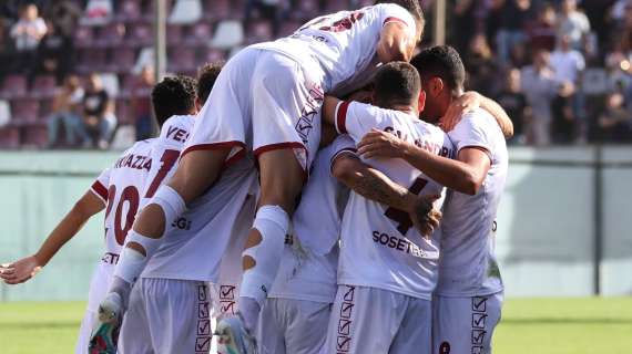 La Reggina non sbaglia: tris all'Enna e vetta più vicina