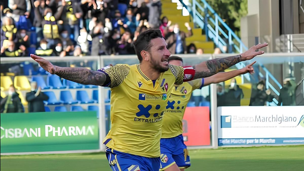 Montegranaro, tocca a Urbinati in panchina. Ed è subito un esordio da film contro la "sua" Fermana