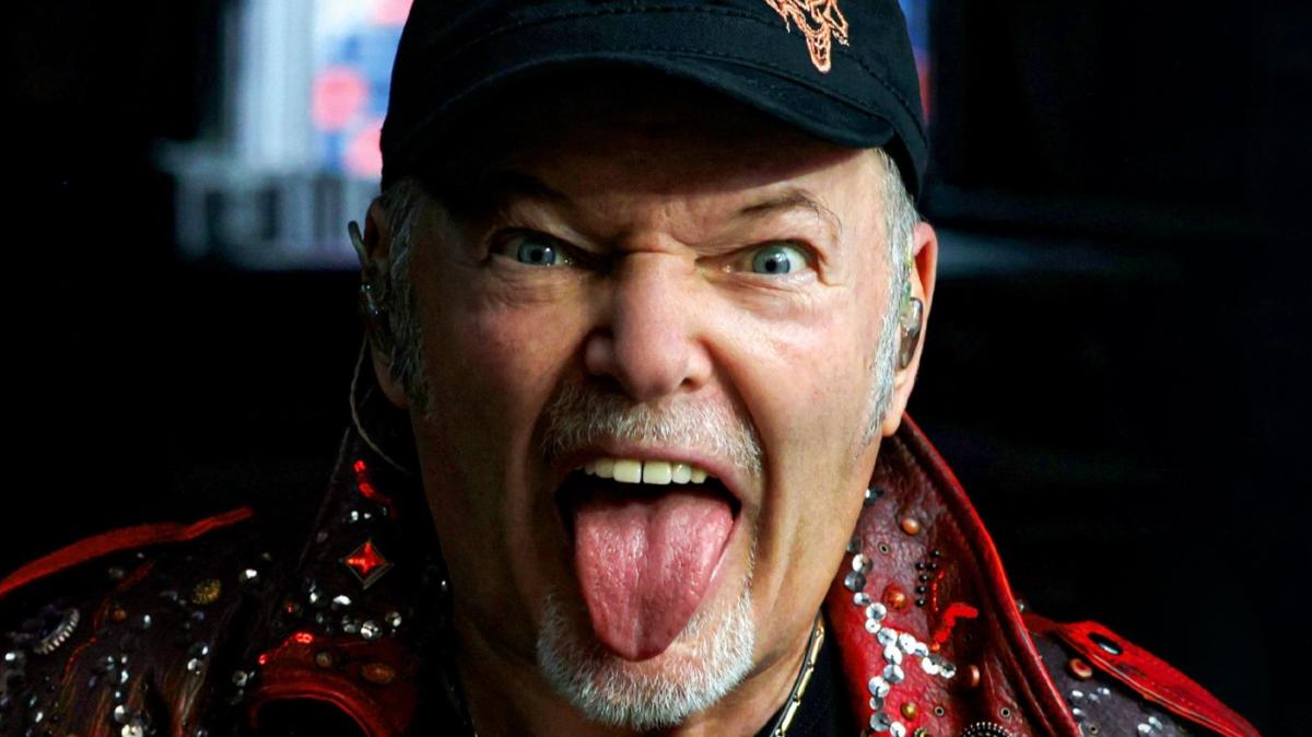 La Lucchese torna in Serie D e Vasco Rossi si congratula: «Kom-plimenti»