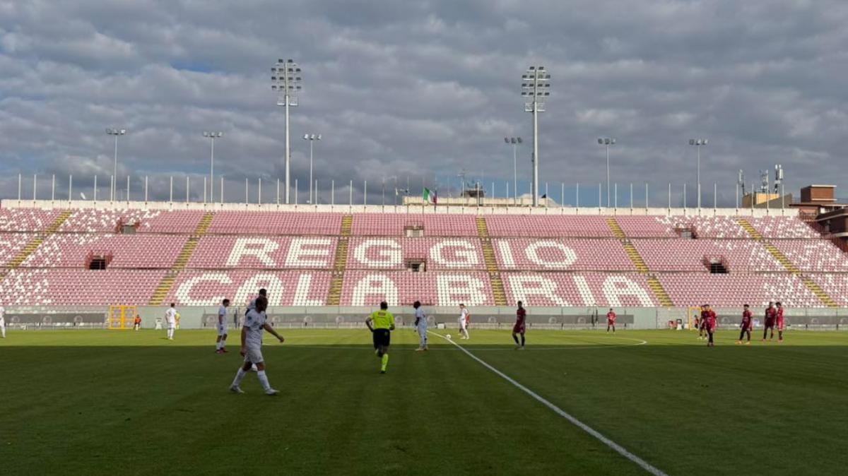 La Reggina cade: l'Acireale espugna nel recupero il Granillo