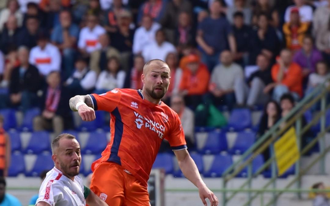 Piacenza avanti nei playoff: Pistoiese ko ai supplementari tra nervi tesi e polemiche