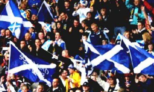 Scozia, dona 2 milioni di sterline per sostenere il calcio: adranno a 42 club
