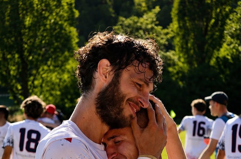 Passione senza confini: a 75 anni vola dall'Olanda per la promozione della Pietralunghese in D