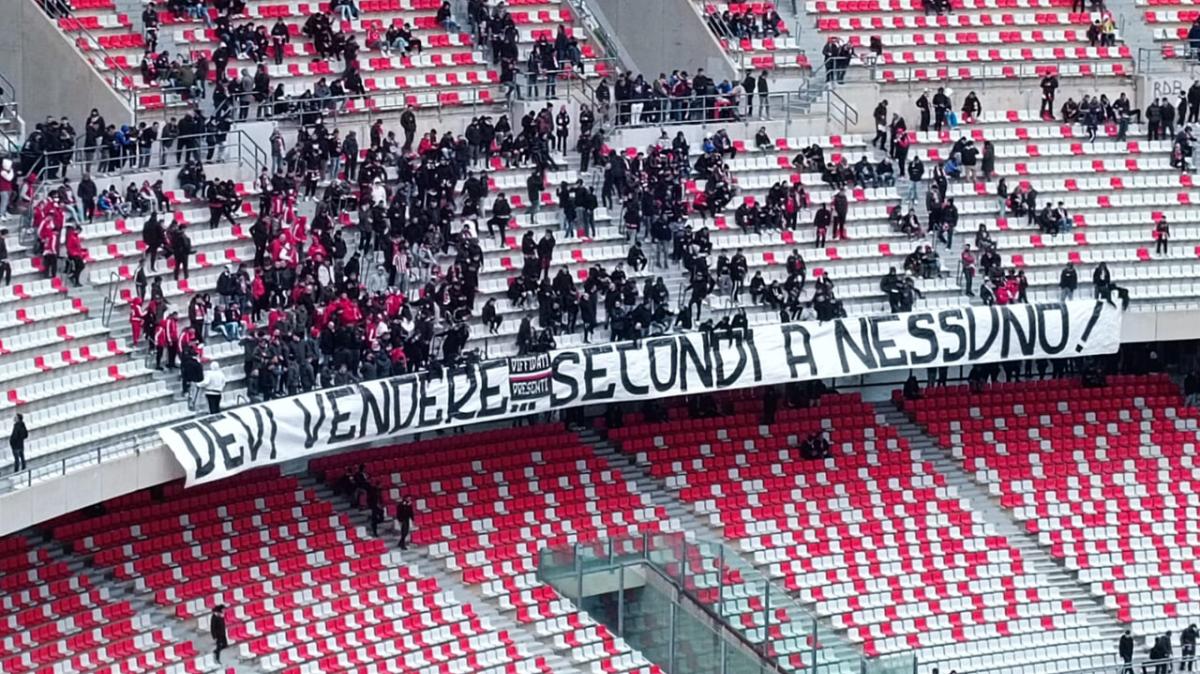 Disastro Bari: ko col Südtirol e alta tensione allo stadio, ultras a caccia di un confronto