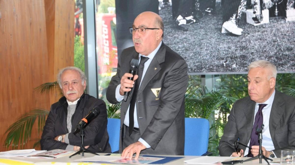 Viareggio Cup 2025: omaggio a Rocco Commisso e premio alla tradizione del calcio giovanile