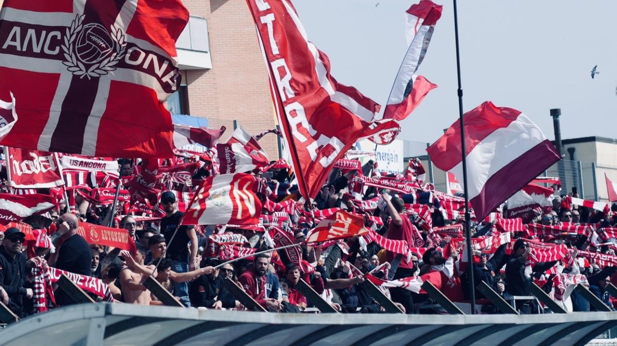 Vigor Senigallia-Ancona 0-1: un lampo all'inizio e muro biancorosso, la vetta è ancora dorica