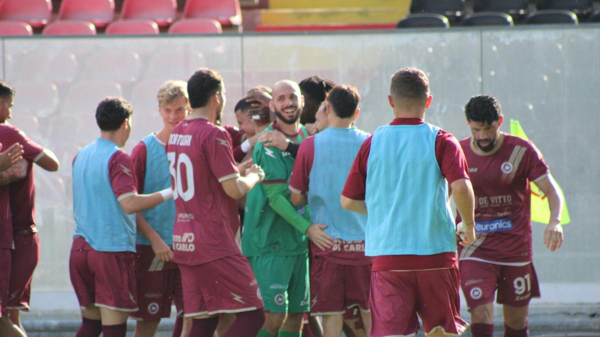 Foggia gela la Virtus Francavilla al 90' e lancia l'Heraclea al secondo posto (0-1)