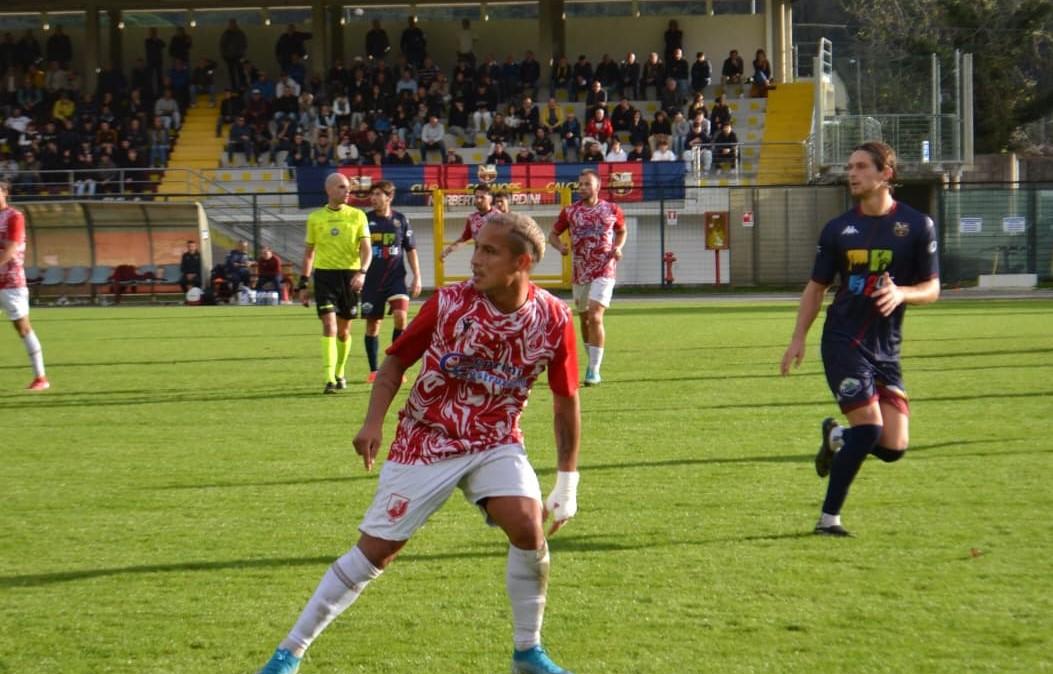 L'Orvietana spreca il doppio vantaggio: Magazzù beffa i biancorossi al 95' per il 2-2 finale a Camaiore