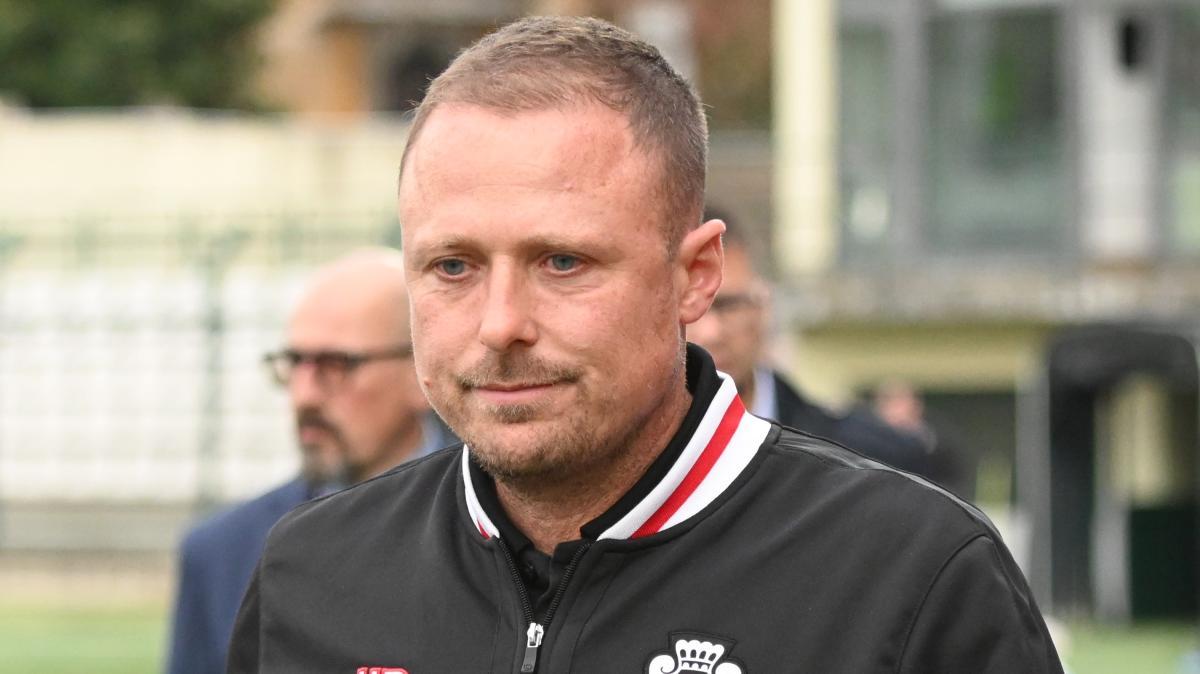 Pro Vercelli, Santoni: «Il mio calcio 'olandese' per i giovani. Playoff? Sarebbero la ciliegina sulla torta»